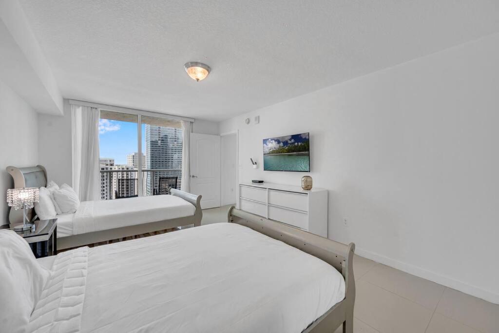 Luxurious Private Unit With Parking Apartment Miami Exterior photo