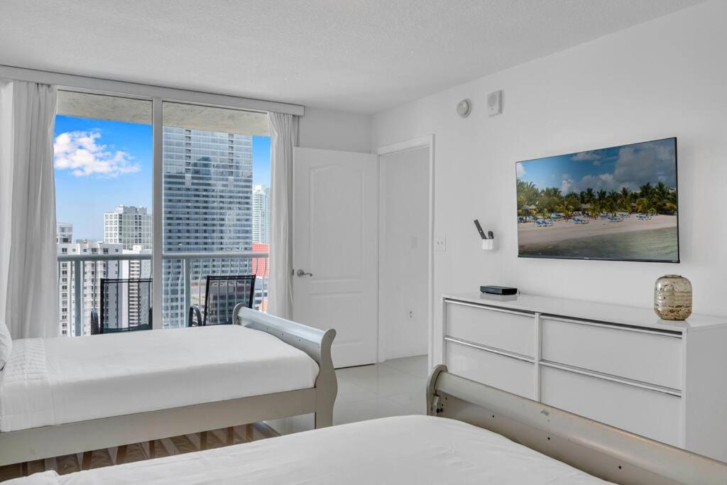 Luxurious Private Unit With Parking Apartment Miami Exterior photo