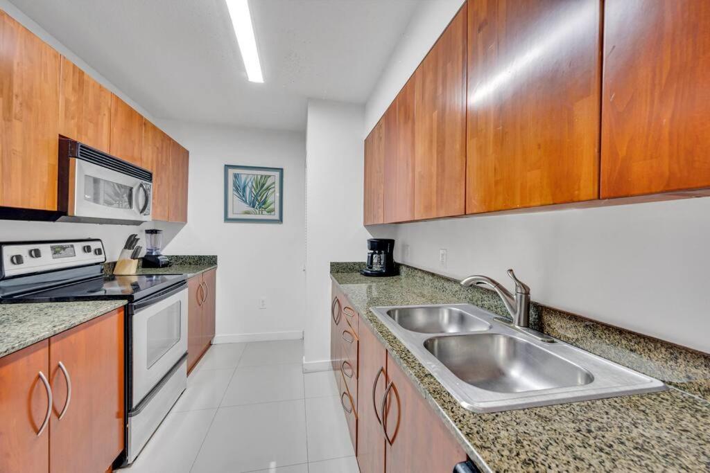 Luxurious Private Unit With Parking Apartment Miami Exterior photo